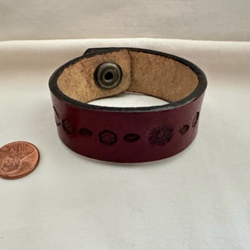 Embossed Leather Bracelet - Picture 5 of 6
